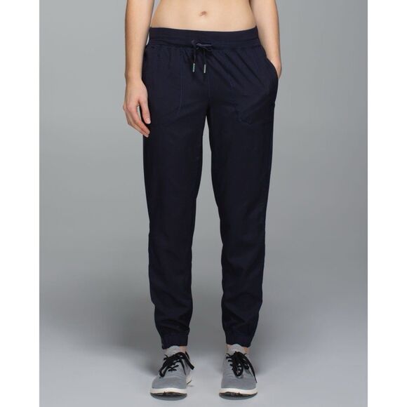 Lululemon Var-city Track Navy Blue Jogger Pants Lightweight Pockets Sz 6 Gym - Picture 15 of 16
